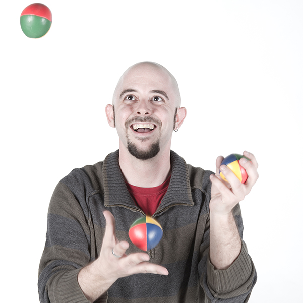 DeniseBerman_mouseover Photo of Kevin juggling